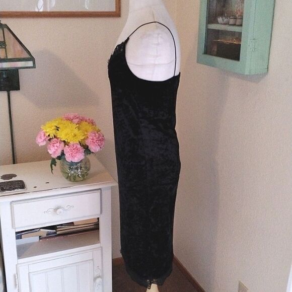 Divided Crushed Velvet Dress - Picture 4 of 10